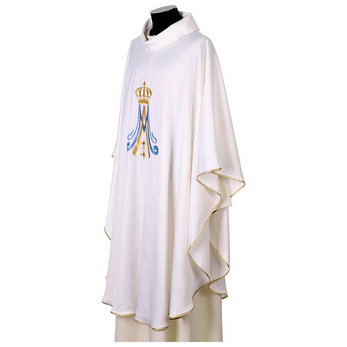 Kasel „Marianisch“ aus Baumwollmischgewebe mit Goldstickerei, blauen Schmucksteinen und Monogramm 3