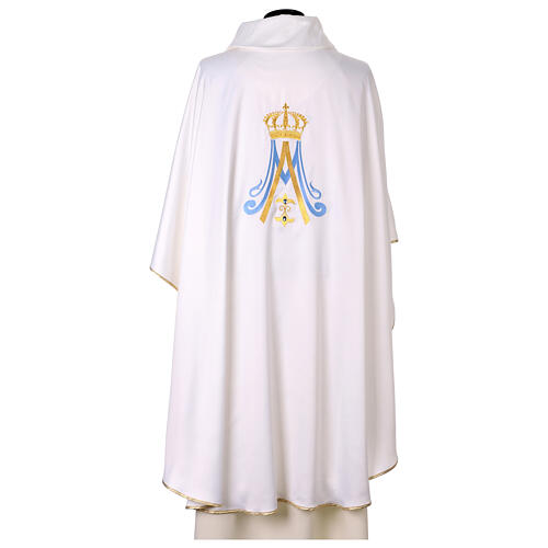 Kasel „Marianisch“ aus Baumwollmischgewebe mit Goldstickerei, blauen Schmucksteinen und Monogramm 4