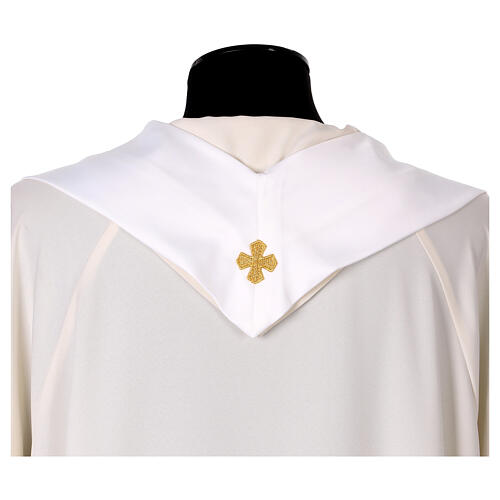 Kasel „Marianisch“ aus Baumwollmischgewebe mit Goldstickerei, blauen Schmucksteinen und Monogramm 6