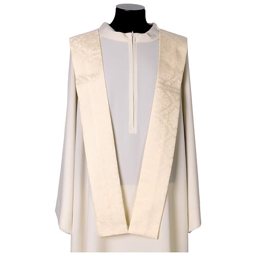 Ivory damask chasuble with Sacred Heart of Mary on the galloon 8