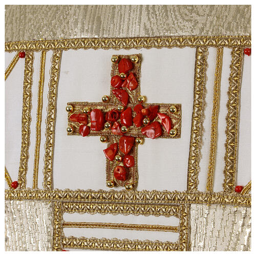 Golden silk chasuble with Sardinian coral embroidery by Vebi Confezioni 3