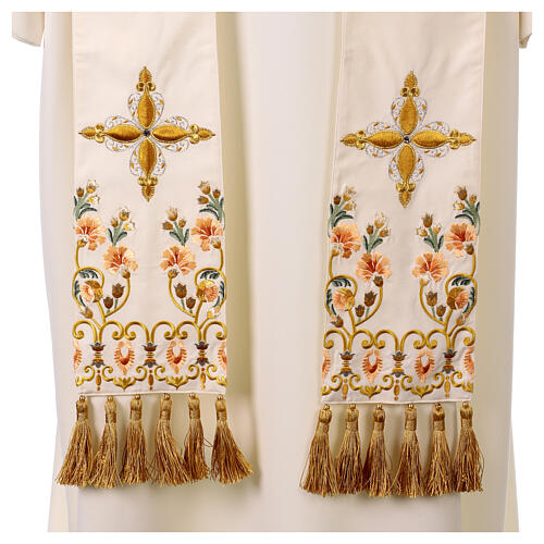 Chasuble with orphrey and floral embroideries in 100% wool by Gamma 11