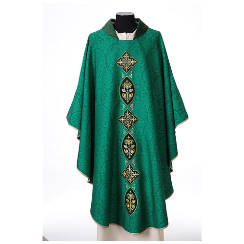 Damask chasuble with velvet collar and appliqués 2