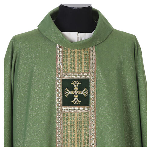 Chasuble gold thread details gold braid trimmings pearls gems 3