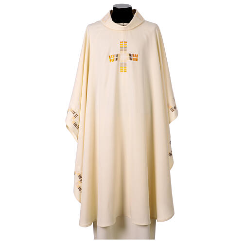 Single-color chasuble with modern geometric motifs 1