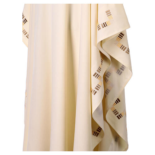 Single-color chasuble with modern geometric motifs 8