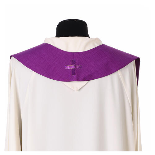 Single-color chasuble with modern geometric motifs 19