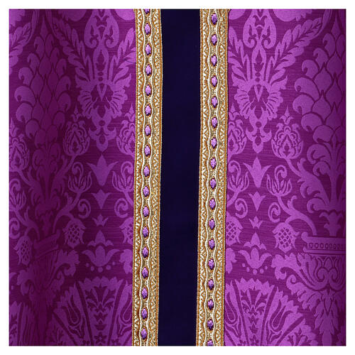 Semi-gothic chasuble with velvet and gold trims 4