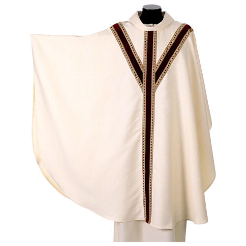 Semi-gothic chasuble with velvet and gold trims 5