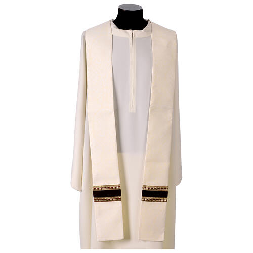Semi-gothic chasuble with velvet and gold trims 14