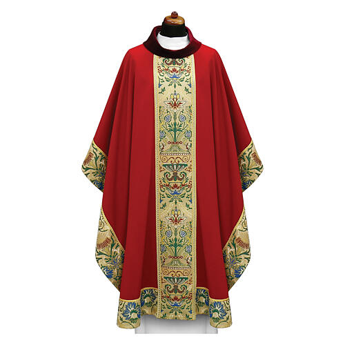 Chasuble with velvet collar and golden motifs 7