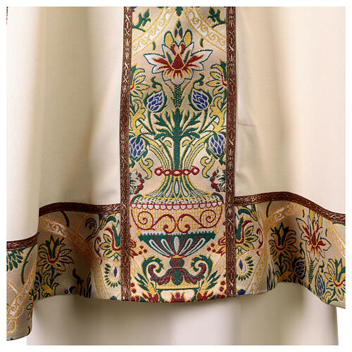 Chasuble with velvet collar and golden motifs 11