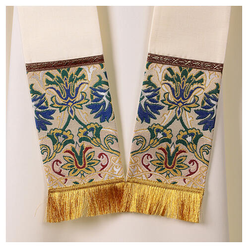 Chasuble with velvet collar and golden motifs 13