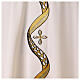 Chasuble motif ondulé croix brodée s2