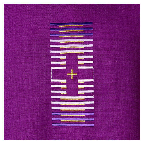 Chasuble with rectangular design of lines and crosses 4
