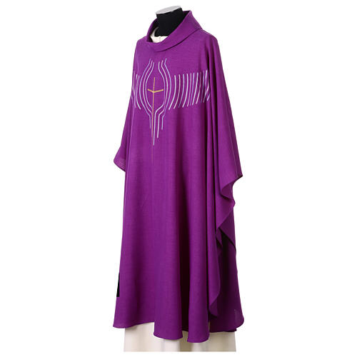 Chasuble with cross and trim details 5