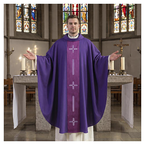 Chasuble with stylized crosses and stripes 2