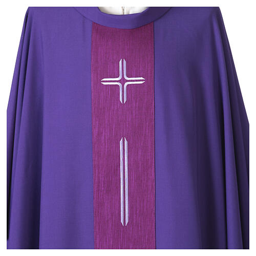 Chasuble with stylized crosses and stripes 10