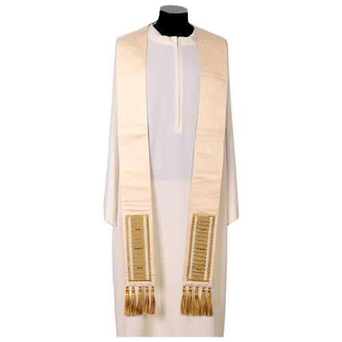 Ivory-coloured silk chasuble with golden Tau cross by Vebi Confezioni 12