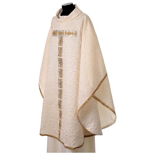 Chasuble « Première » en damas de soie avec bande brodée Tau et cristaux colorés Atelier Confezioni Vebi 5