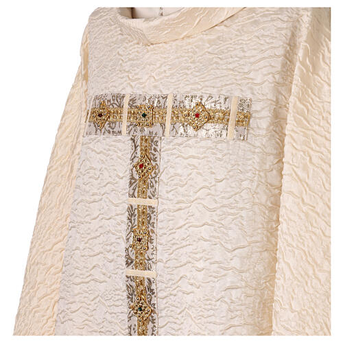 Chasuble « Première » en damas de soie avec bande brodée Tau et cristaux colorés Atelier Confezioni Vebi 6
