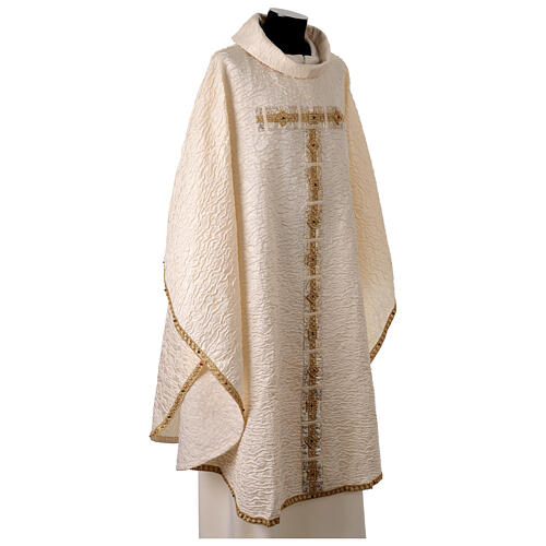 Chasuble « Première » en damas de soie avec bande brodée Tau et cristaux colorés Atelier Confezioni Vebi 7