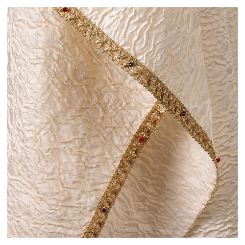 Chasuble « Première » en damas de soie avec bande brodée Tau et cristaux colorés Atelier Confezioni Vebi 8