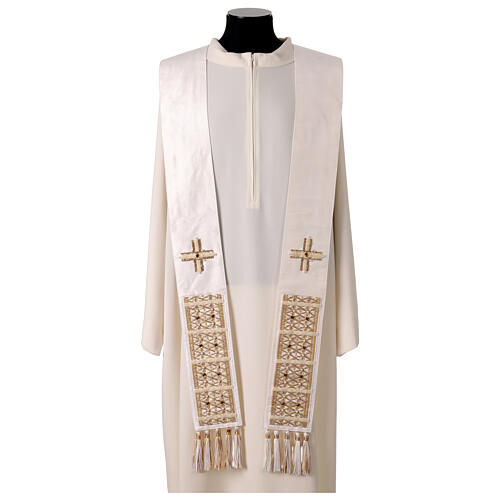 Chasuble of 100% silk with golden orphrey by Vebi Confezioni, "Première" collection 10