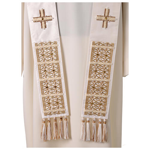 Chasuble of 100% silk with golden orphrey by Vebi Confezioni, "Première" collection 11