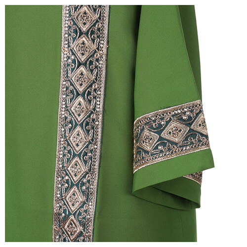 Polyester dalmatic with golden appliqué border 3
