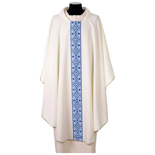 Kasel aus Polyester mit geometrischem Mittelstab in Blau und Hellblau – stilisierte Kreuze 1