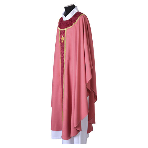 Casulla Slabbinck rosa damasco con cruz bordada 4
