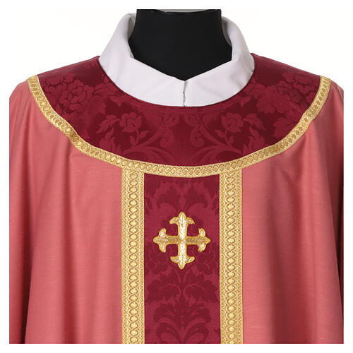 Chasuble Slabbinck rose damas avec croix brodée 2