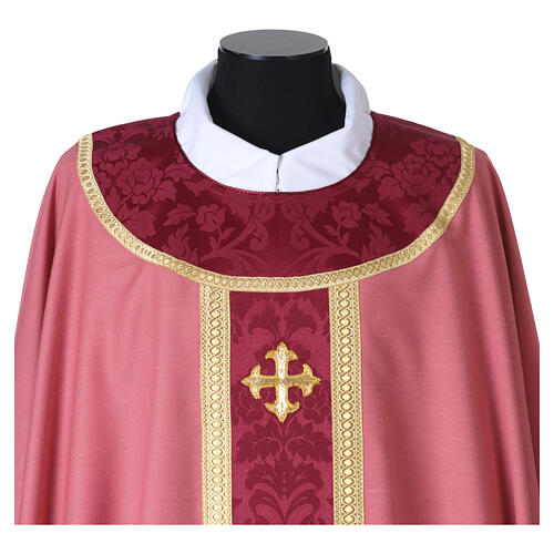 Chasuble Slabbinck rose damas avec croix brodée 3