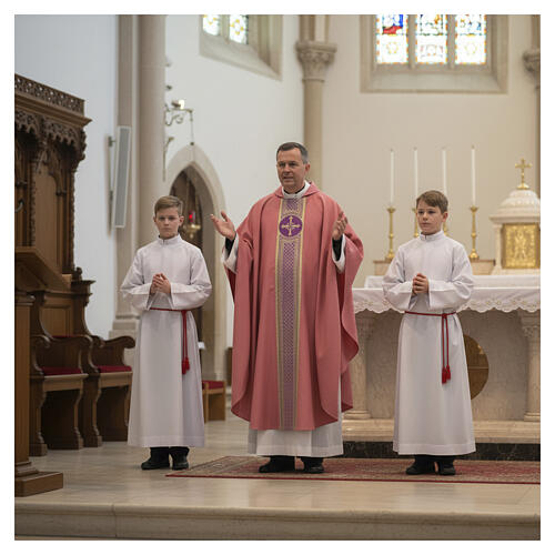 Slabbinck chasuble in pink with golden cross and trim 2