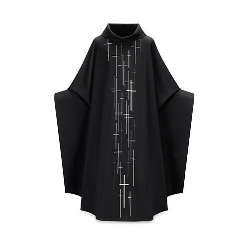 Casulla negra Slabbinck cruces bordadas a máquina 1
