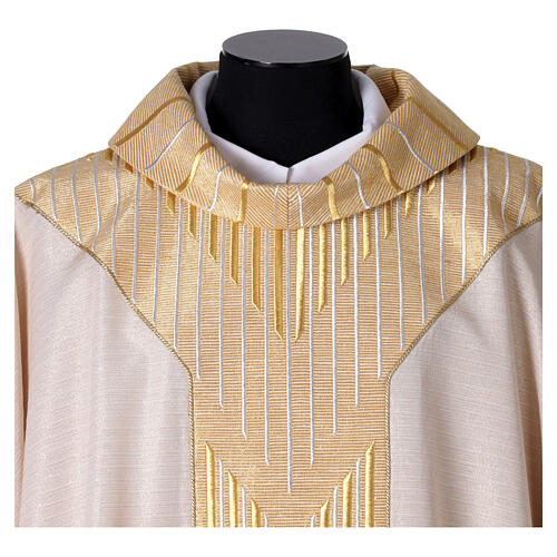 Casula Slabbinck de Bento XVI bordada em ouro 3