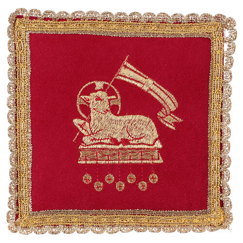 Nakrycie na kielich usztywniane, z wizerunkiem baranka na czerwonej tkaninie flokowanej 1