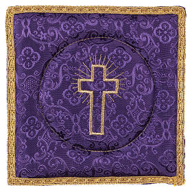 Pale rigide pour calice croix brodée sur damassé violet