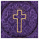 Palka usztywniana (nakrycie na kielich), haftowany krzyż na fioletowej tkaninie adamaszkowej s2