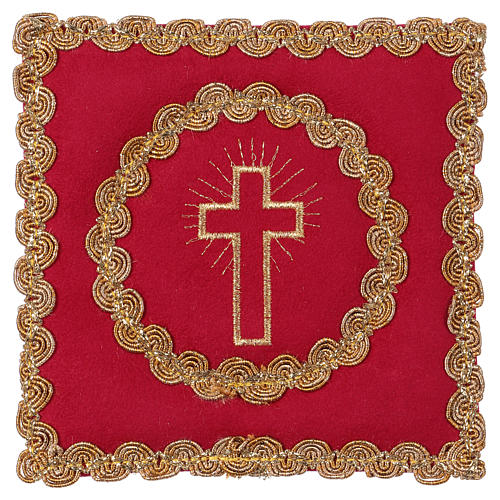 Palla, verstärkt, roter angerauter Stoff, Stickerei Kreuz, Zierband 1