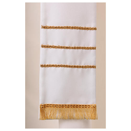 Estola blanca con bordada a mano de lana Monasterio Montesole 3