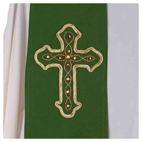 Green priest stole in pure wool hand-embroidered 2