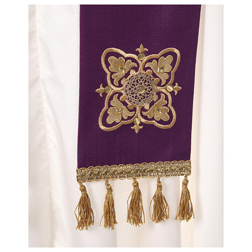 Stole with embroidery and golden fringes 6