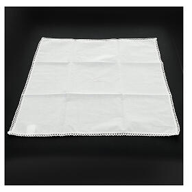 Korporale mit Kreuzstickerei und Spitzenbordüre, 100 % Baumwolle – 42 × 42 cm