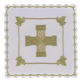 Conjunto de missa branco In Primis com cruz dourada bordada