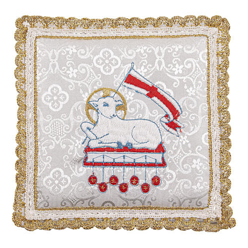Palla, Agnus Dei mit den sieben Siegeln, weißer Damast-Satin, goldfarbene Stickerei – 15 × 15 cm 1
