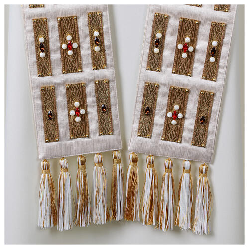 Estola branca em pura seda com passamanaria em ouro e cristais Vebi Confezioni 2