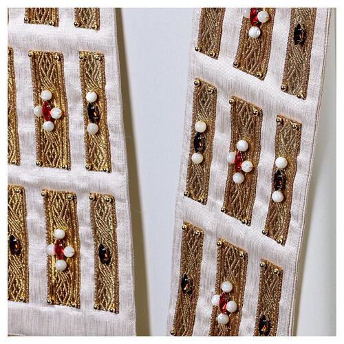 Estola branca em pura seda com passamanaria em ouro e cristais Vebi Confezioni 5