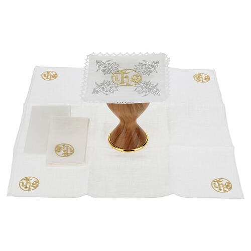 Conjunto de altar para missa JHS com bordado dourado e videira prateada 3